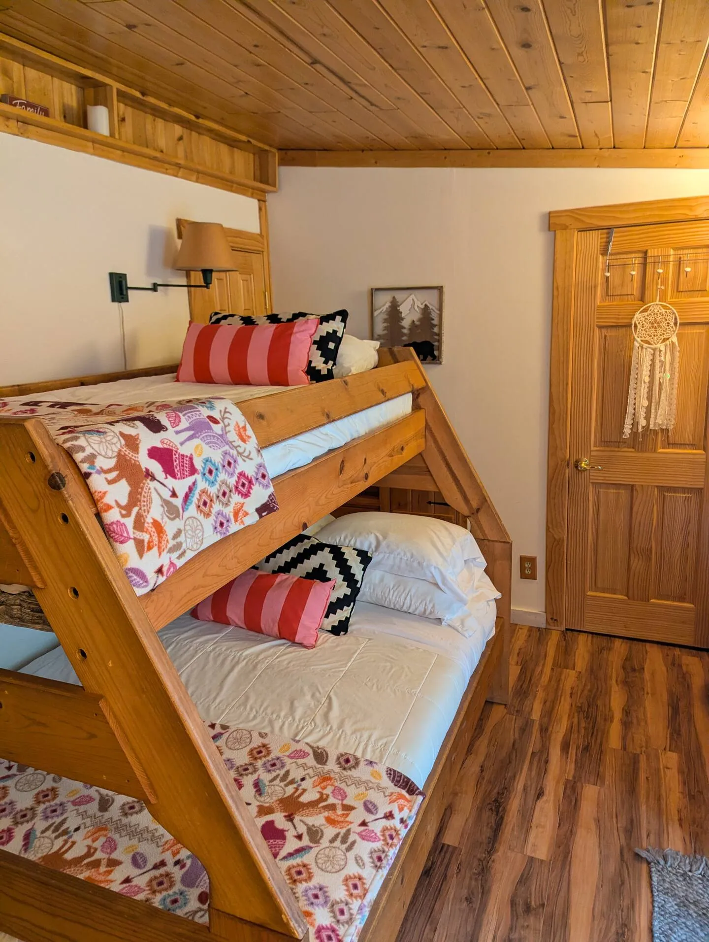 The bunk room with a full-over-twin bunk bed.