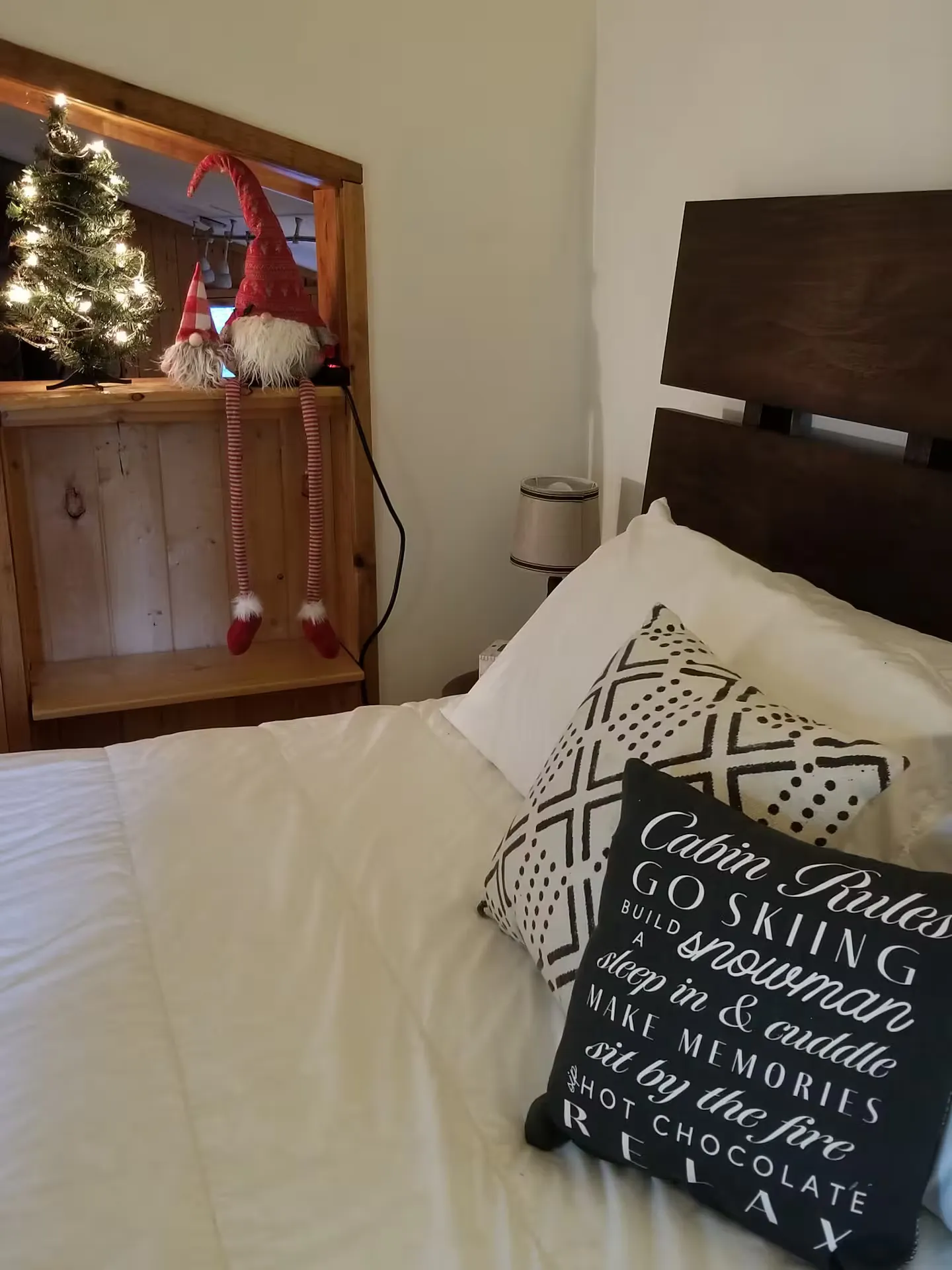 Crisp linens in the upstairs king bedroom.