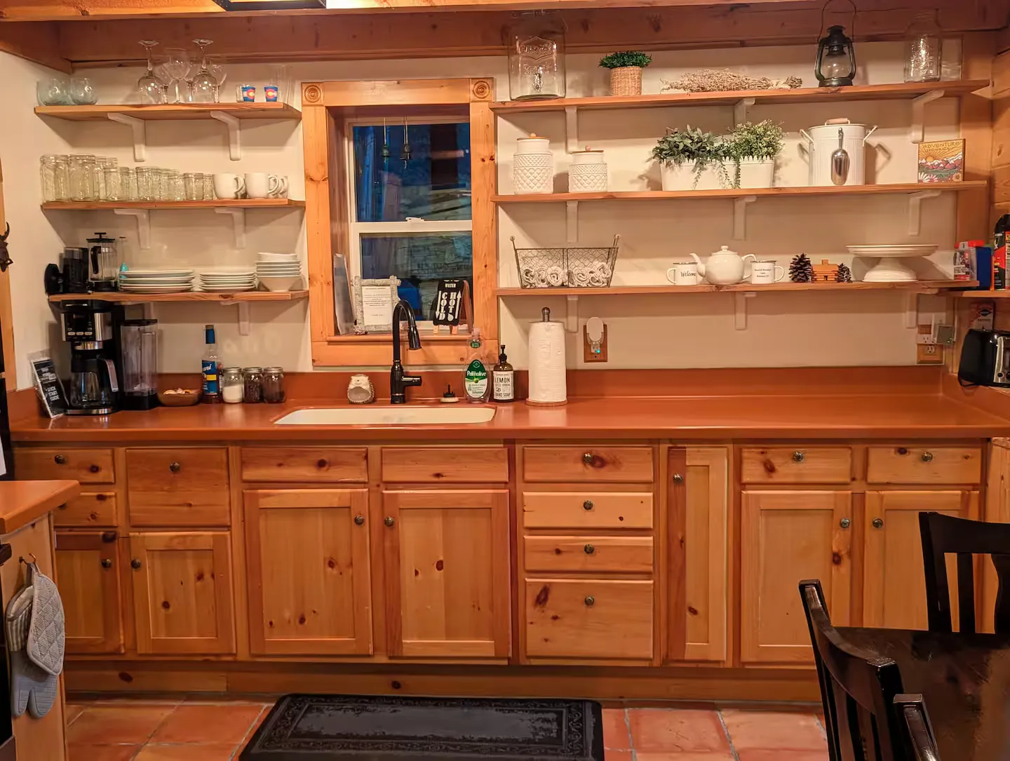 The fully equipped kitchen.